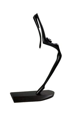 Sculptură în lemn "Instinct" realizată de Ioan Zobu, "Instinct" wooden sculpture by Ioan Zobu